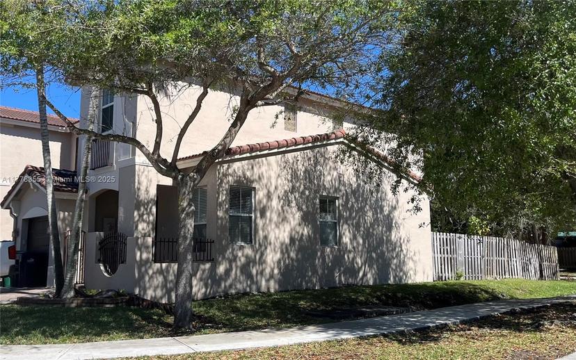 Picture of 977 SW 153Rd Path, Miami FL 33194