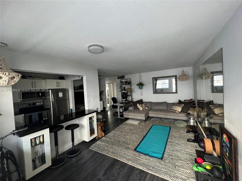 Picture of 221 Meridian Ave # 206, Miami Beach FL 33139