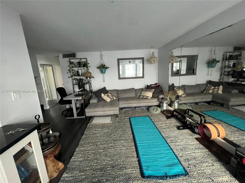 Picture of 221 Meridian Ave # 206, Miami Beach FL 33139
