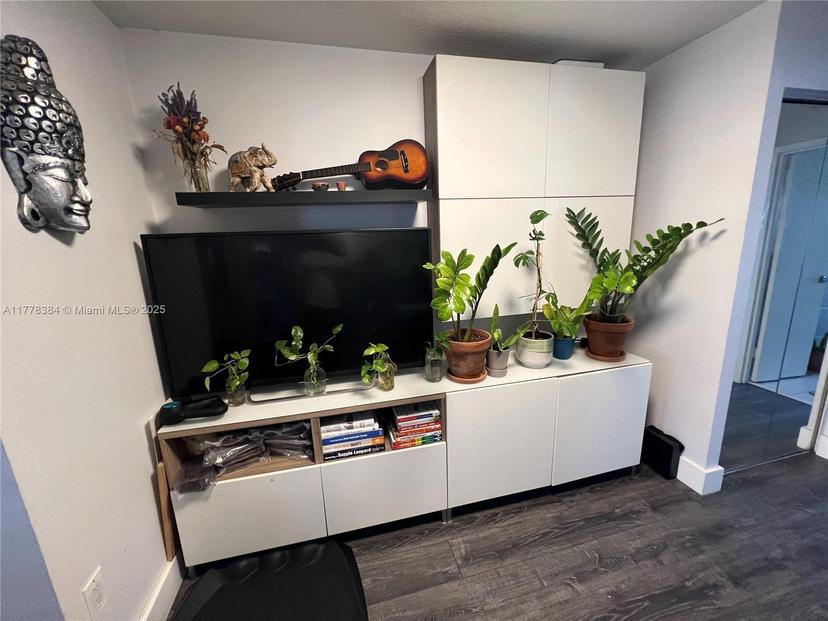 Picture of 221 Meridian Ave # 206, Miami Beach FL 33139