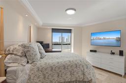 Picture of 3530 Mystic Pointe Dr # 1212, Aventura, FL 33180