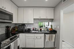 Picture of 471 N Pine Island Rd # D405, Plantation, FL 33324