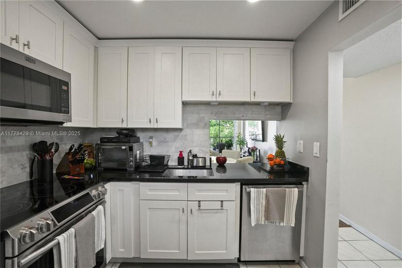Picture of 471 N Pine Island Rd # D405, Plantation FL 33324