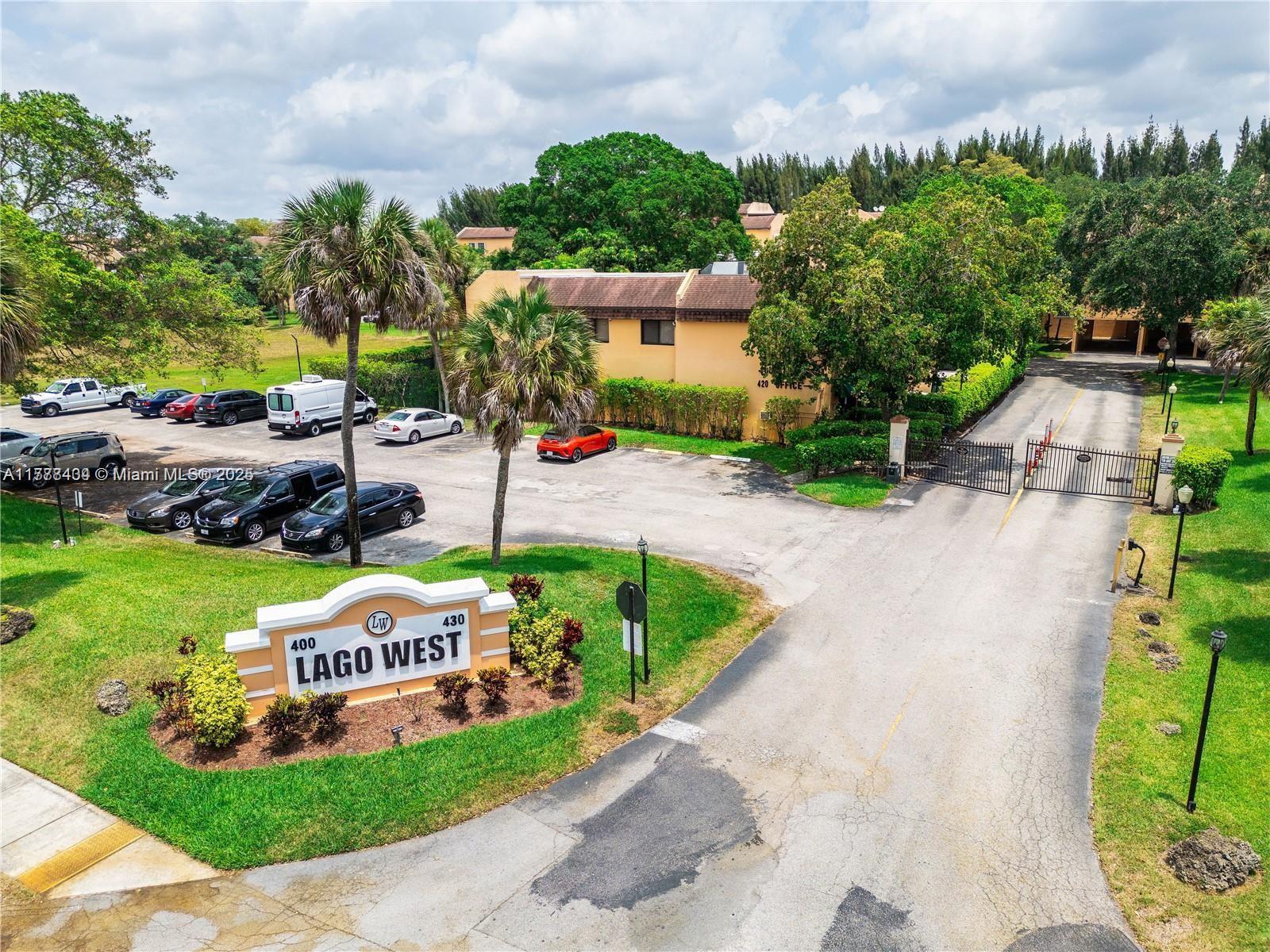 Picture of 430 Commodore Dr # 314, Plantation, FL 33325