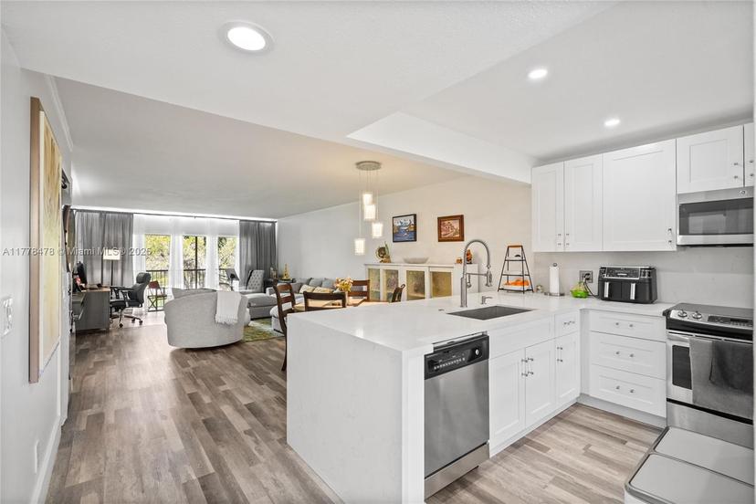 Picture of 380 Racquet Club Rd # 204, Weston FL 33326