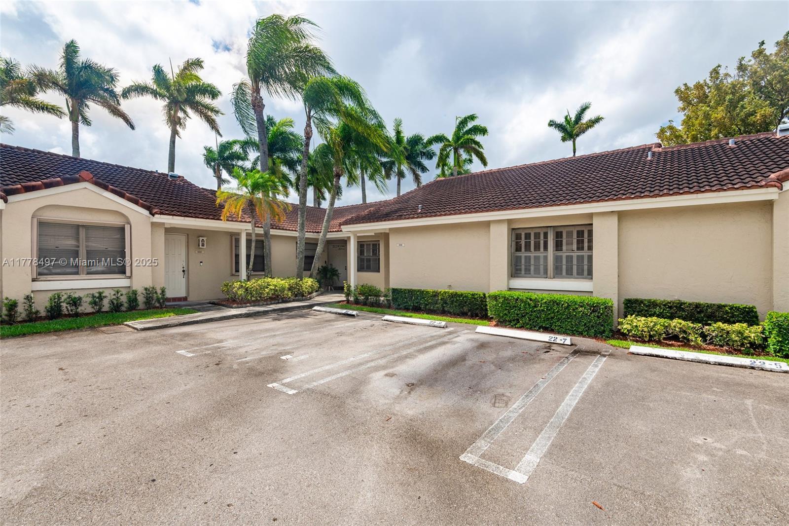 Picture of 6046 NW 172Nd Terr Cir # 6046, Hialeah, FL 33015