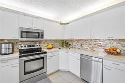 Picture of 4101 E Coral Tree Cir # 313, Coconut Creek, FL 33073