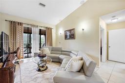 Picture of 4101 E Coral Tree Cir # 313, Coconut Creek, FL 33073