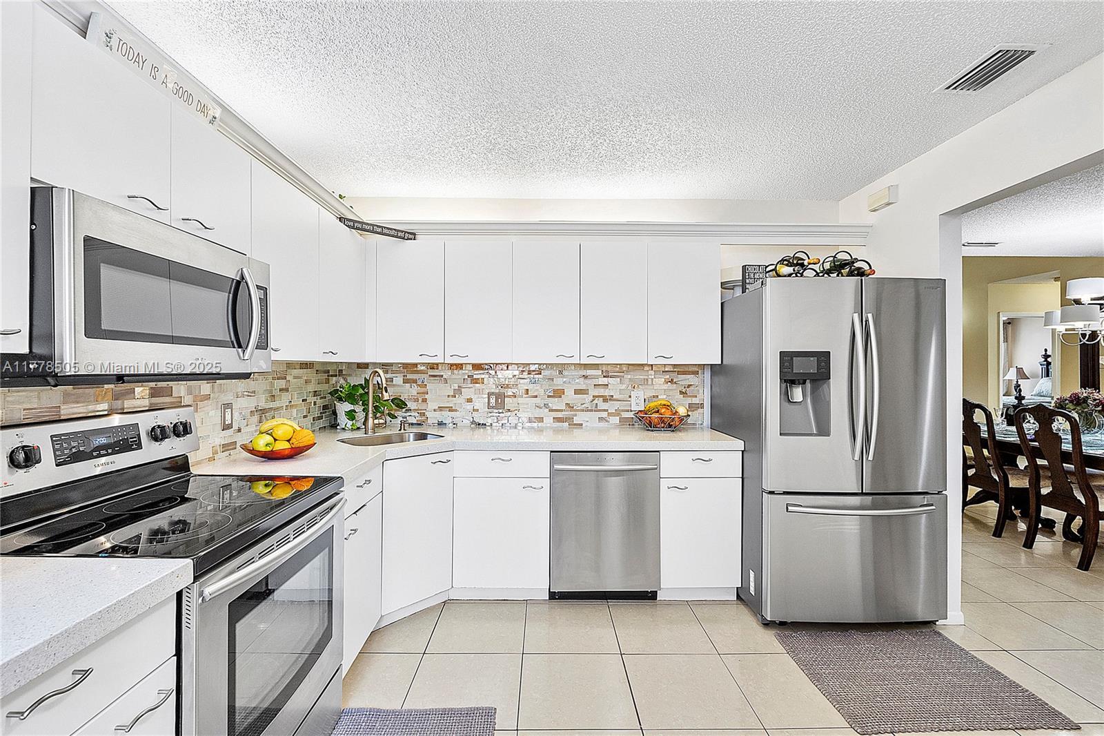 Picture of 4101 E Coral Tree Cir # 313, Coconut Creek, FL 33073
