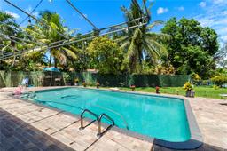 Picture of 19885 NE 22Nd Ave, Miami, FL 33180