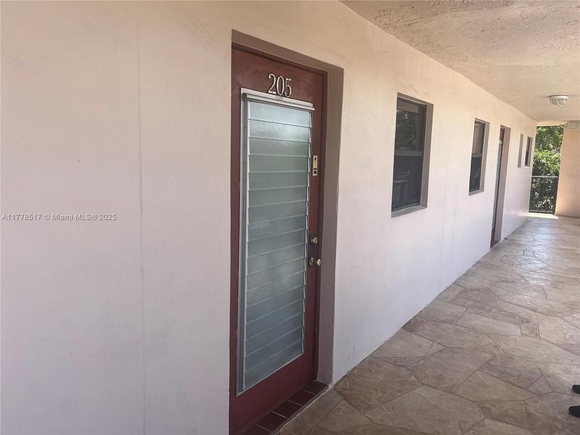 Picture of 10123 Sunrise Lakes Blvd # 205, Sunrise FL 33322