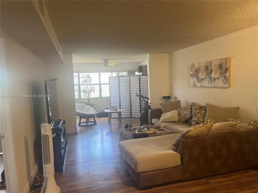 Picture of 10123 Sunrise Lakes Blvd # 205, Sunrise FL 33322