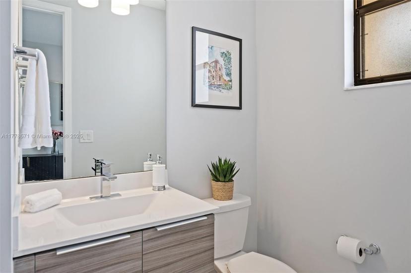 Picture of 16008 NW 91St Ct, Miami Lakes FL 33018