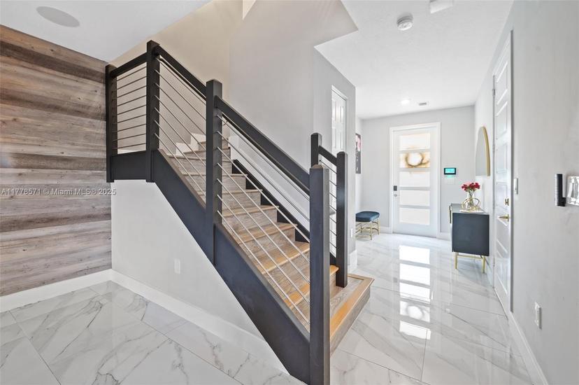 Picture of 16008 NW 91St Ct, Miami Lakes FL 33018