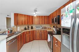 Picture of 10921 NW 88Th Ter # 1303, Doral, FL 33178