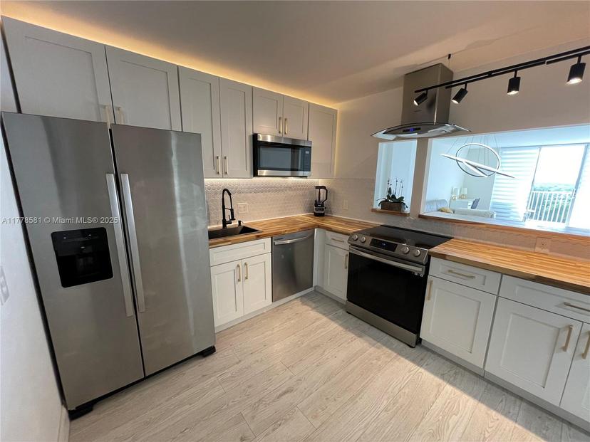 Picture of 2801 NE 183Rd Street # 1611W, Aventura FL 33160