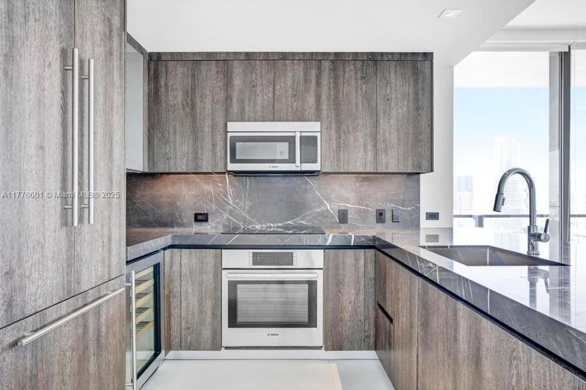 Picture of 88 SW 7Th Street # 2411, Miami FL 33130