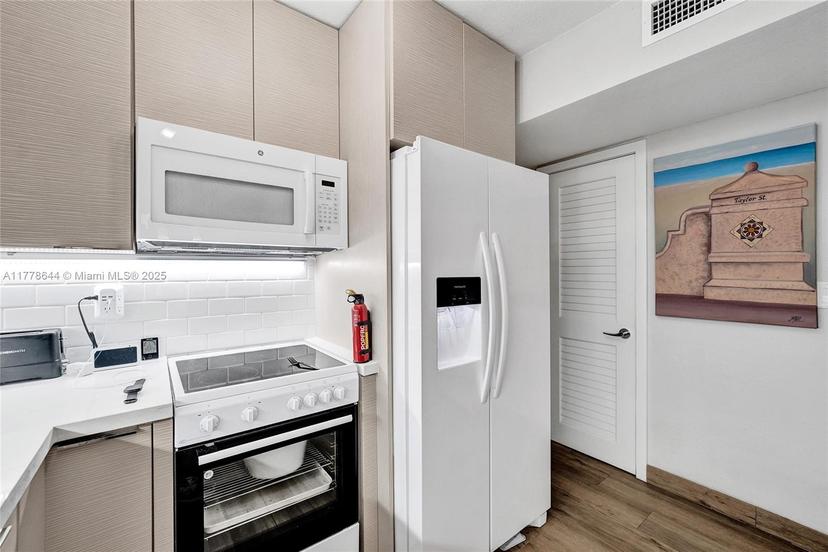 Picture of 322 Taylor St # 1D, Hollywood FL 33019