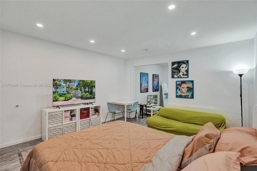 Picture of 911 Meridian Ave # 104, Miami Beach FL 33139
