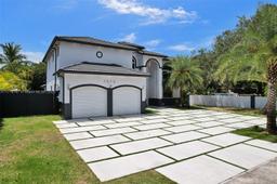 Picture of 7870 NW 160Th Ter, Miami Lakes, FL 33016