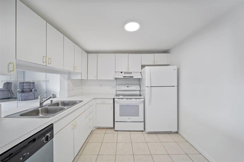 Picture of 6545 Indian Creek Dr # 505, Miami Beach FL 33141
