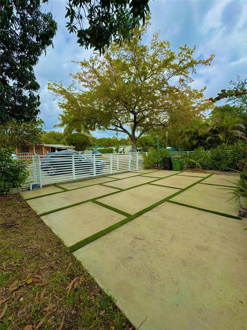 Picture of 12685 NW Miami Ct, North Miami FL 33168
