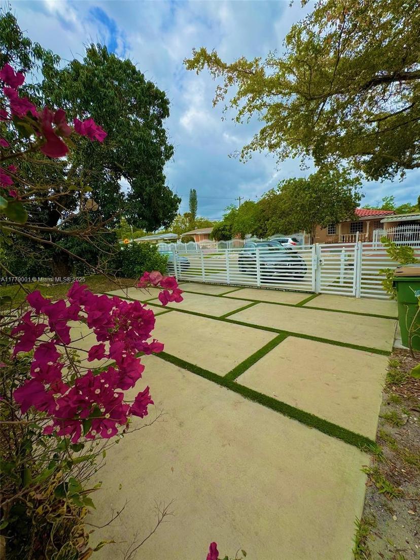 Picture of 12685 NW Miami Ct, North Miami FL 33168