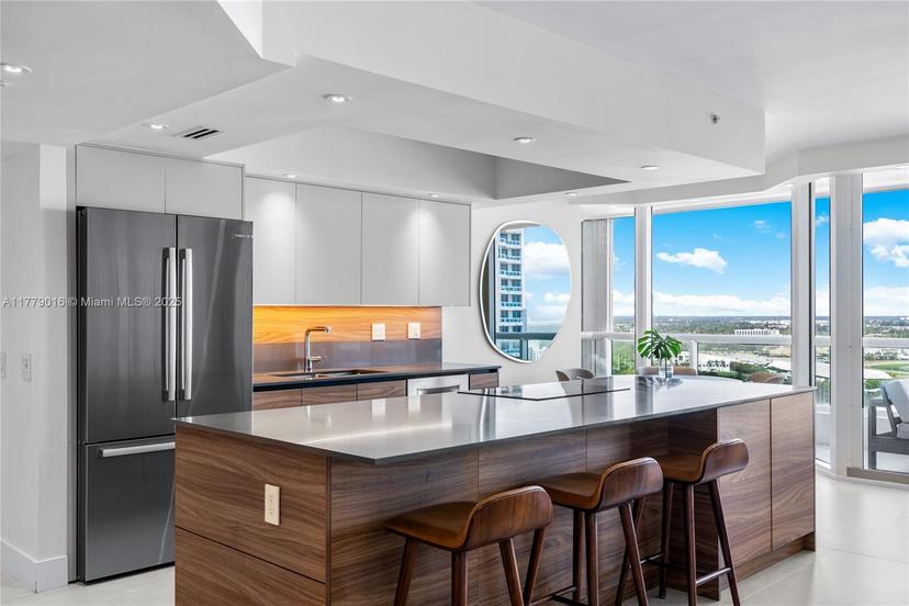 Picture of 21055 Yacht Club Dr # 2707, Aventura FL 33180
