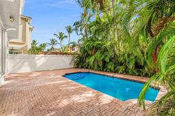 Picture of 3232 NE 212Th Ter, Aventura, FL 33180