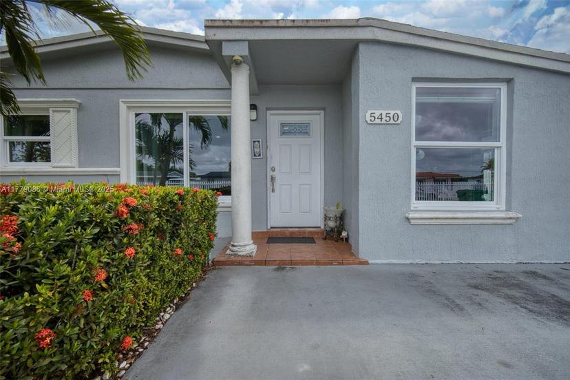 Picture of 5450 NW 178Th Ter, Miami Gardens FL 33055