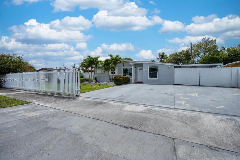 Picture of 5450 NW 178Th Ter, Miami Gardens FL 33055