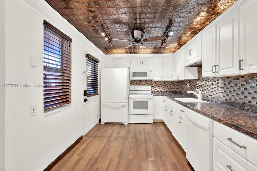 Picture of 1501 NE 191St St # 104, Miami FL 33179