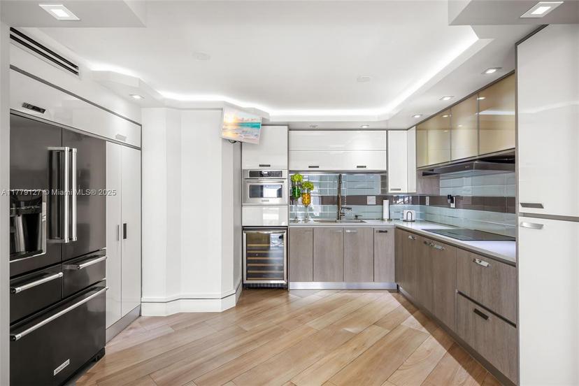 Picture of 6061 Collins Ave # 8F, Miami Beach FL 33140