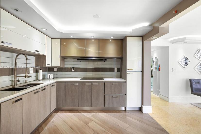 Picture of 6061 Collins Ave # 8F, Miami Beach FL 33140