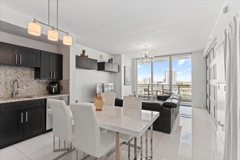 Picture of 90 SW 3Rd St # 1607, Miami FL 33130
