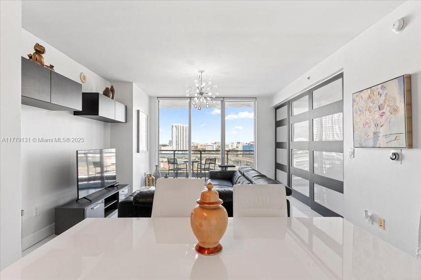 Picture of 90 SW 3Rd St # 1607, Miami FL 33130