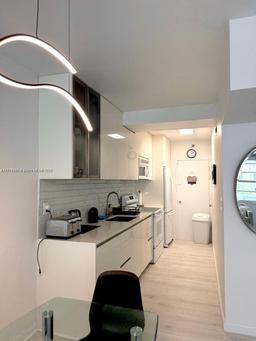Picture of 100 Lincoln Rd # 430, Miami Beach, FL 33139