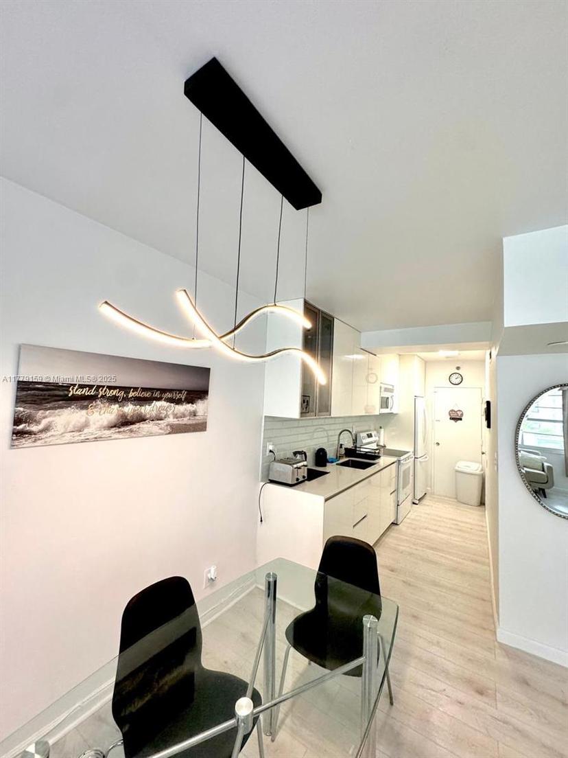 Picture of 100 Lincoln Rd # 430, Miami Beach FL 33139