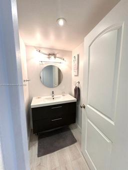Picture of 100 Lincoln Rd # 430, Miami Beach, FL 33139