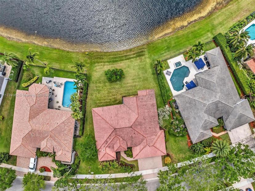 Picture of 2701 Edgewater Ct, Weston FL 33332
