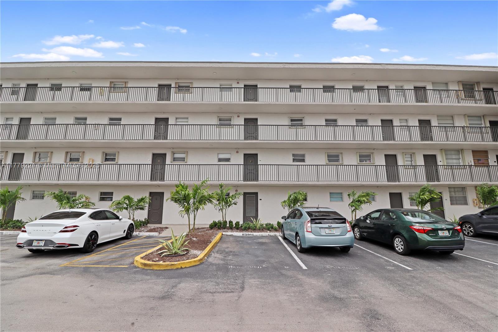 Picture of 14140 SW 84Th St # H, Miami, FL 33183