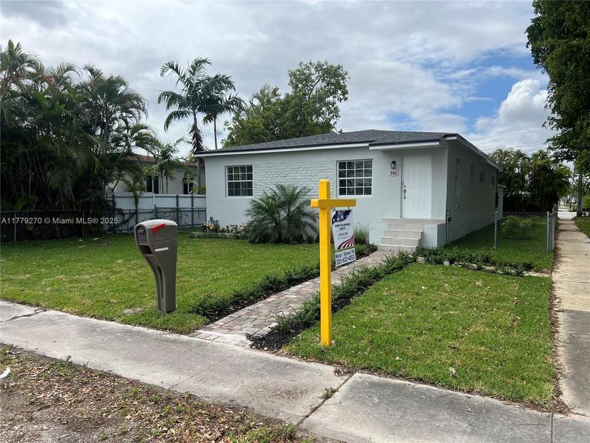 Picture of 702 E 37Th St, Hialeah FL 33013