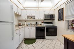Picture of 1040 Country Club Dr # 101, Margate, FL 33063