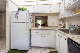 Picture of 1040 Country Club Dr # 101, Margate, FL 33063