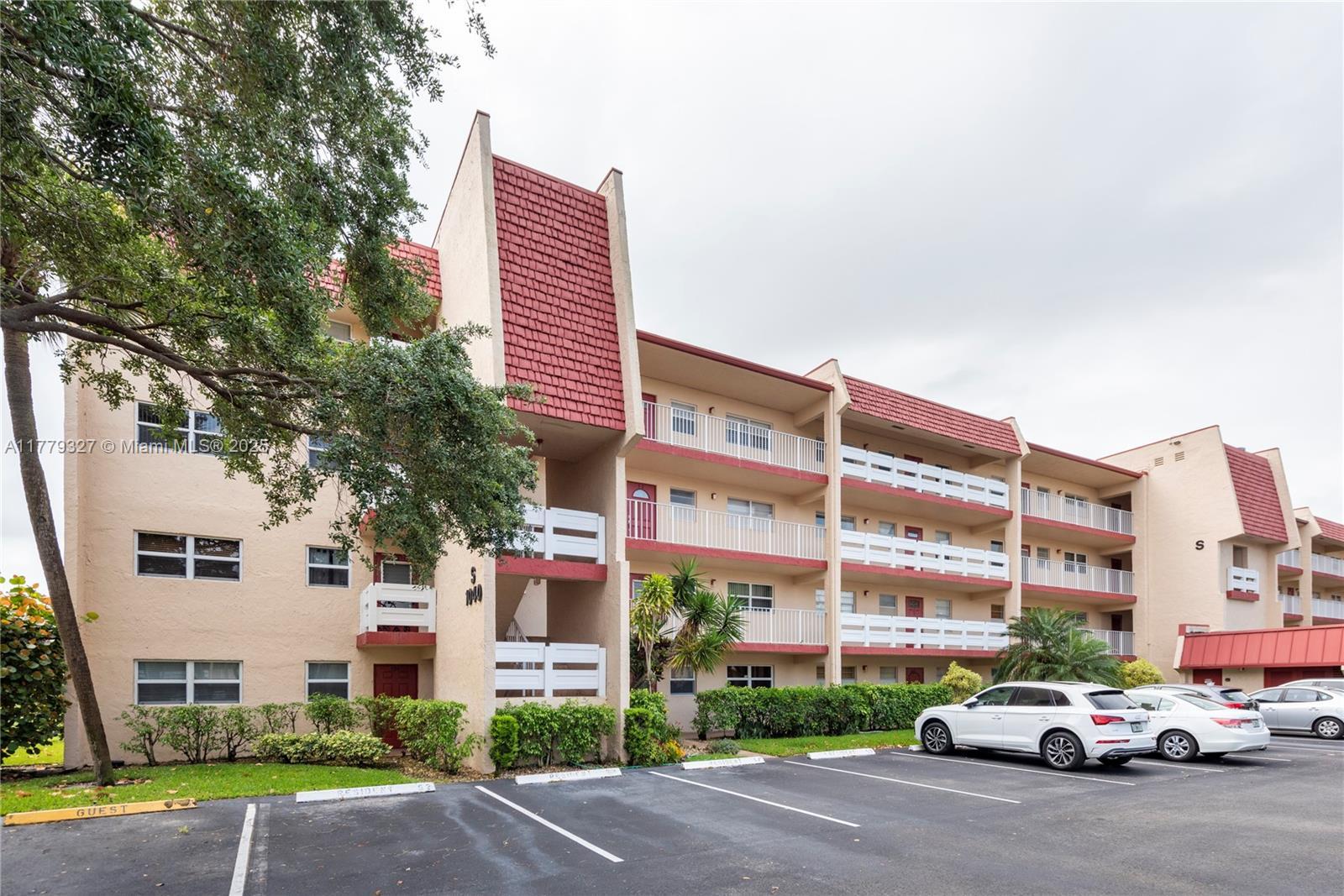 Picture of 1040 Country Club Dr # 101, Margate, FL 33063