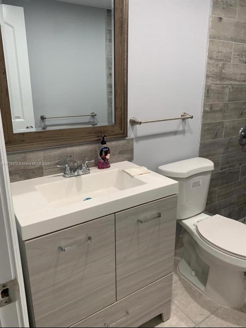 Picture of 11930 NE 19Th Dr # 16, North Miami FL 33181