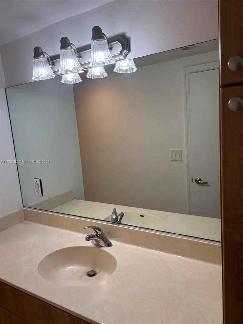 Picture of 401 69Th St # 1607, Miami Beach FL 33141