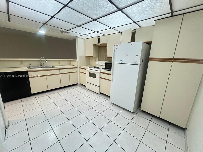 Picture of 19150 NW 65Th Ct # 19150, Hialeah FL 33015
