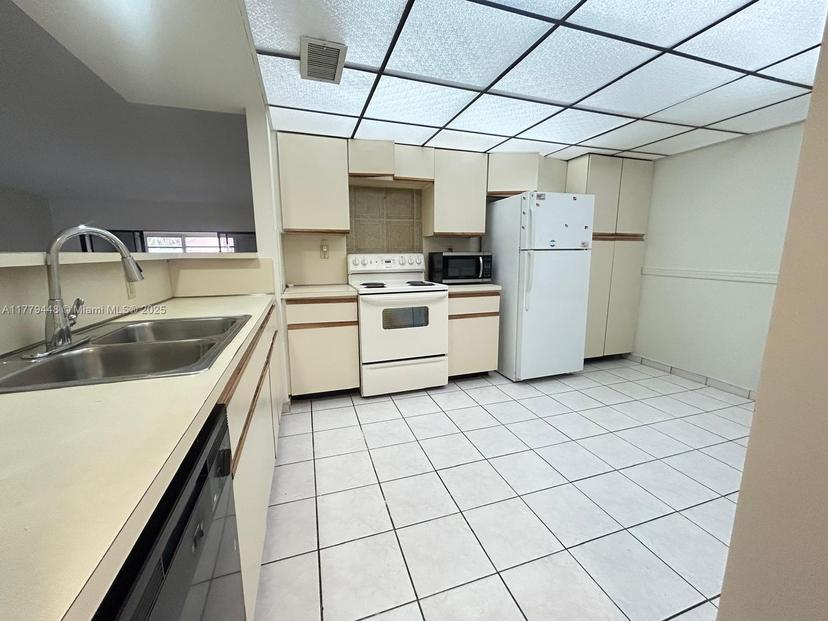 Picture of 19150 NW 65Th Ct # 19150, Hialeah FL 33015