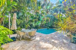 Picture of 4515 N Bay Rd, Miami Beach, FL 33140